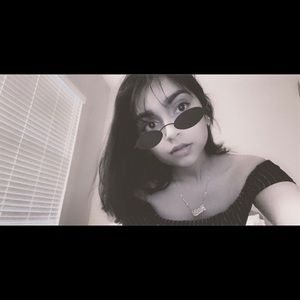 Meet your Posher, Yanise